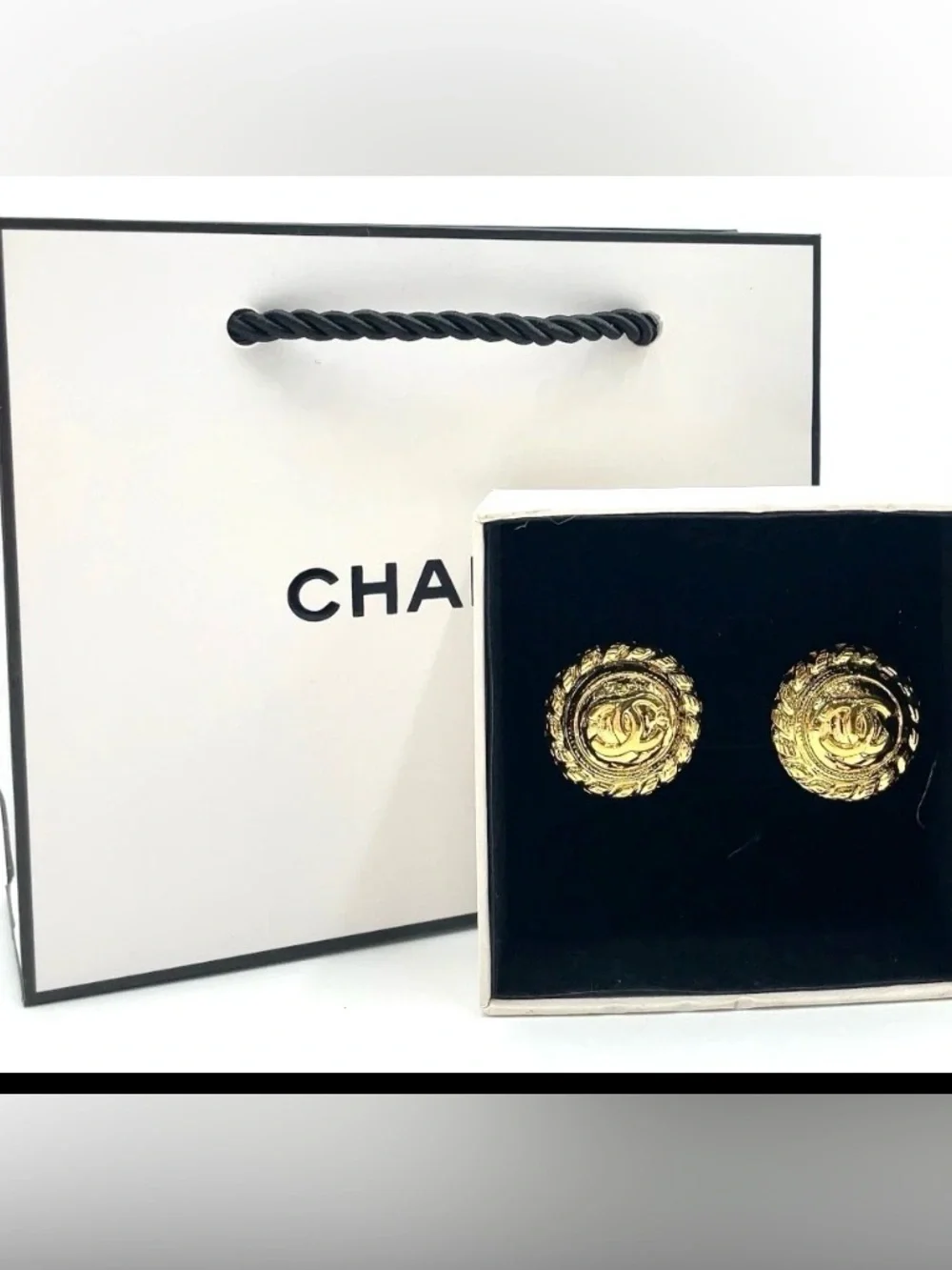 CHANEL🌟Gold Interlocking CC Rope-Trim Button Earrings W/Chanel box &bag